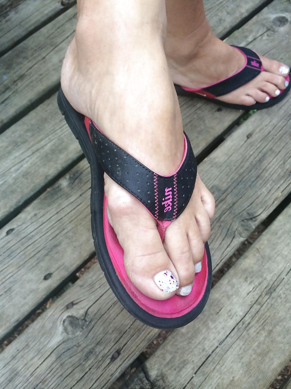 15P Wife in sandals
