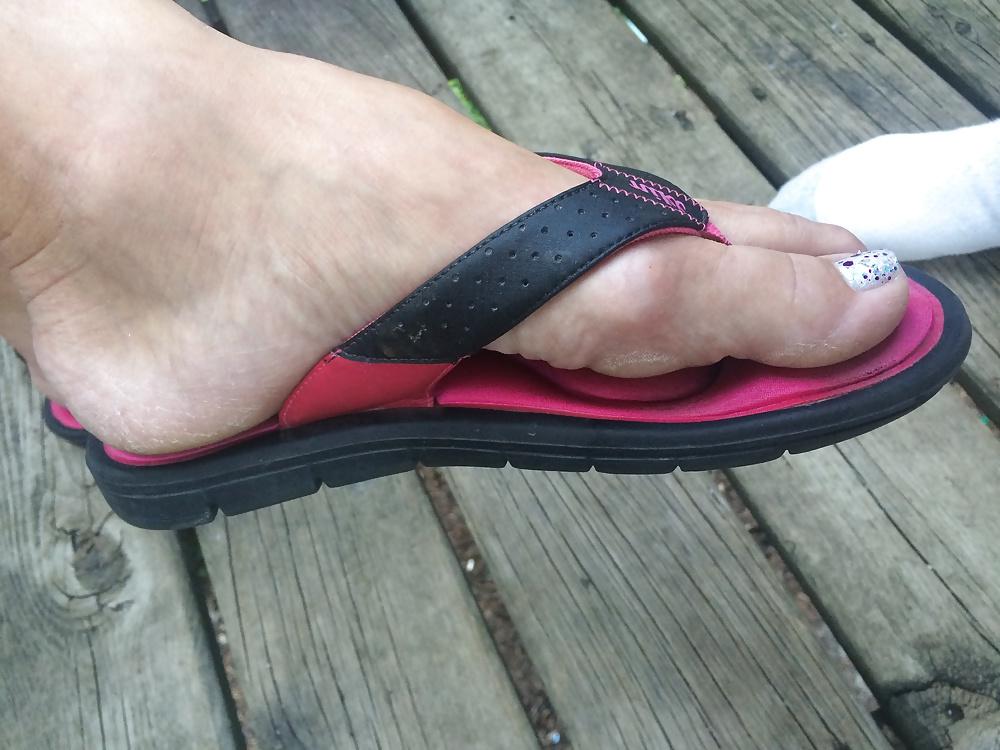 15P Wife in sandals