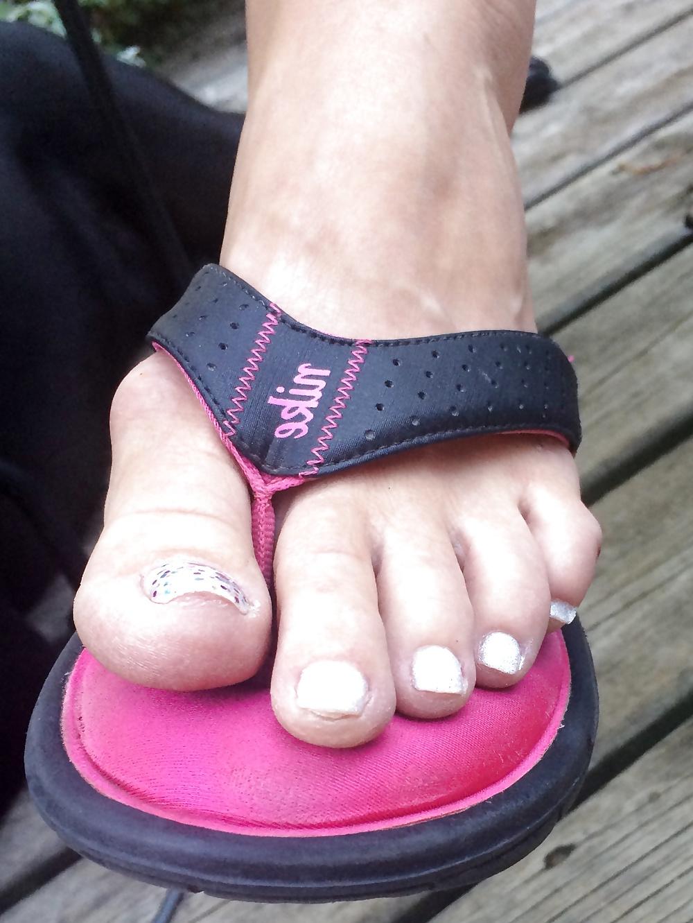 15P Wife in sandals