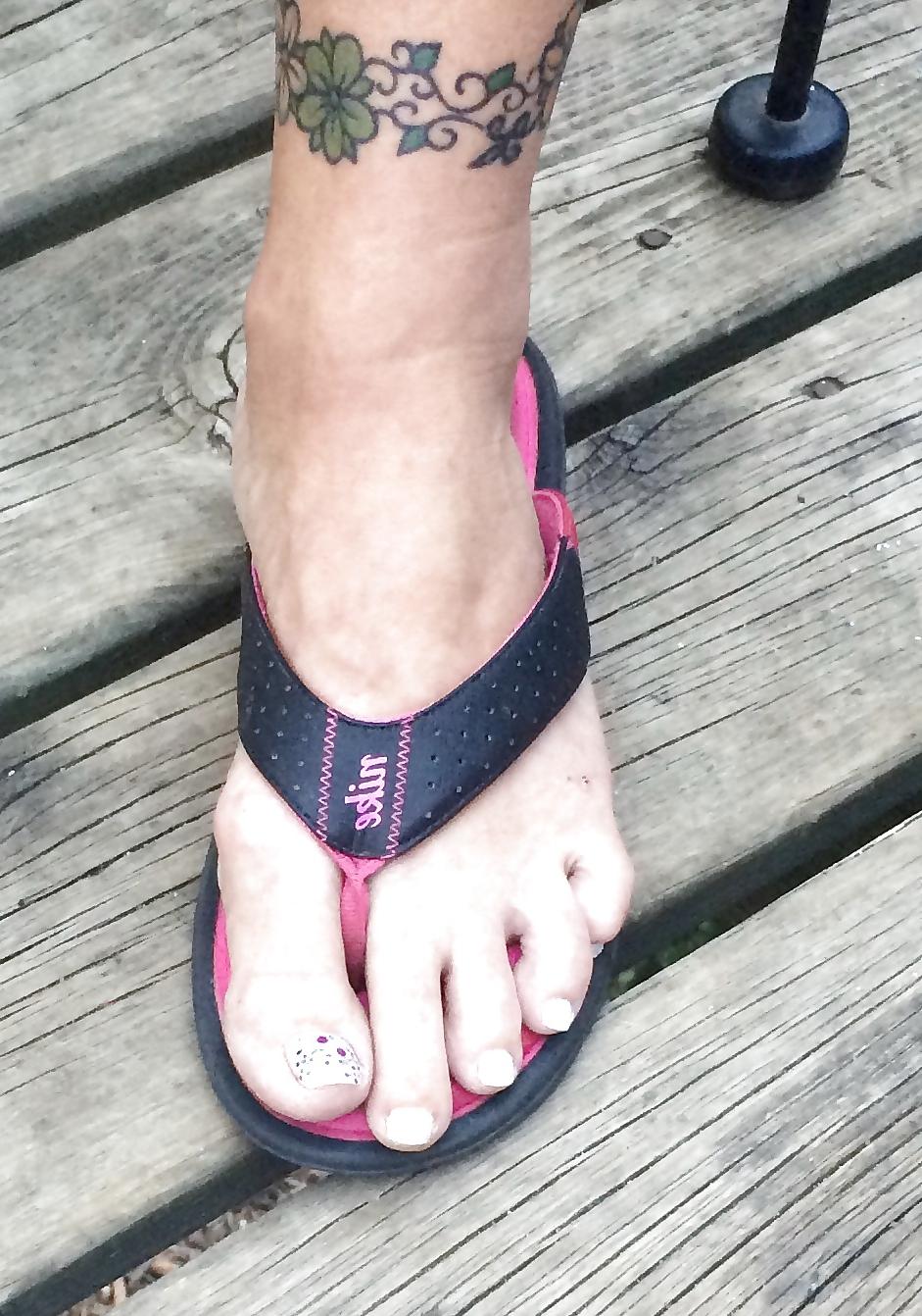 15P Wife in sandals