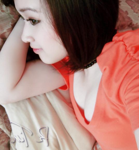 6P Pe Tin Cute Girl Viet Nam in Orange Shirt 