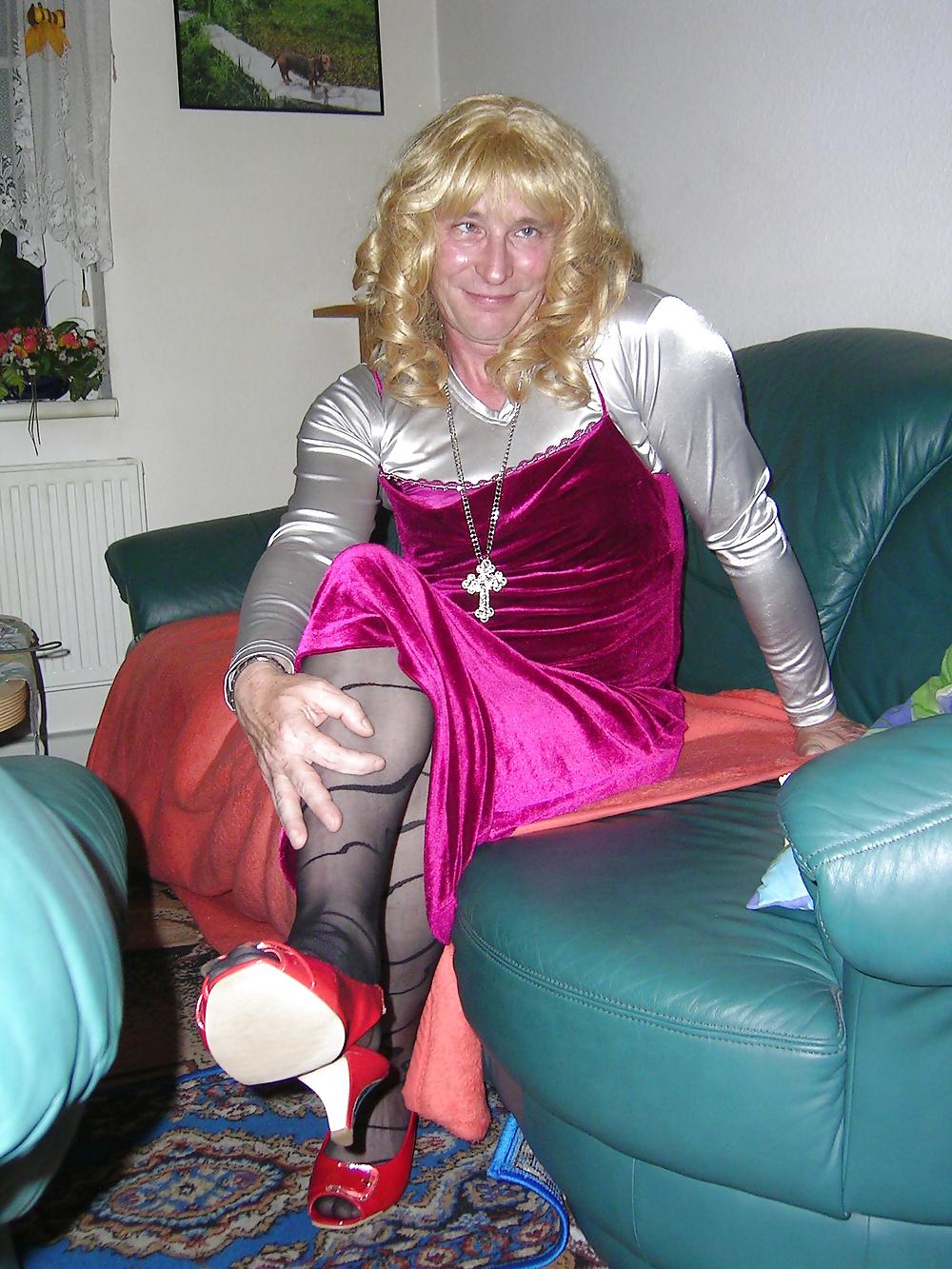 25P Sexy Franzi in Gummi und Satin