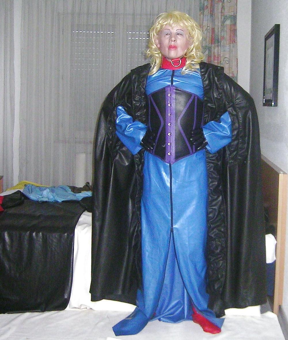 25P Sexy Franzi in Gummi und Satin