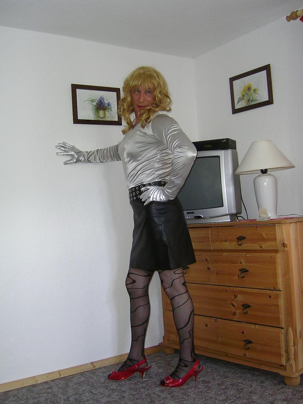 25P Sexy Franzi in Gummi und Satin