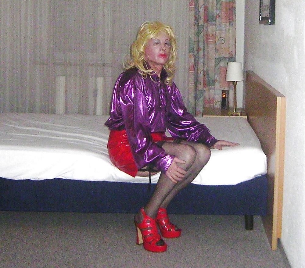 25P Sexy Franzi in Gummi und Satin