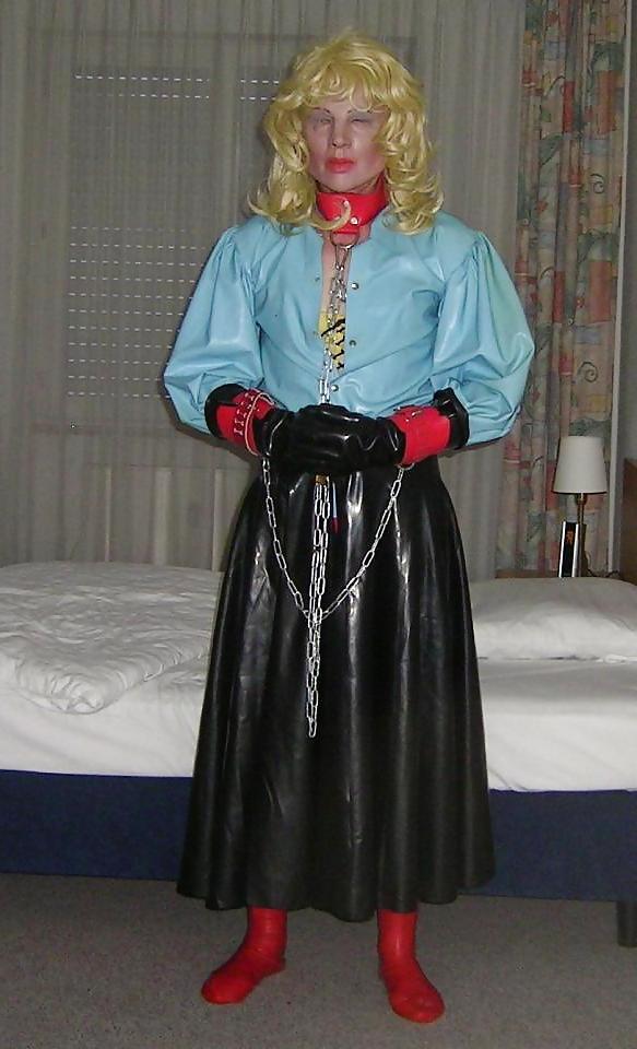 25P Sexy Franzi in Gummi und Satin