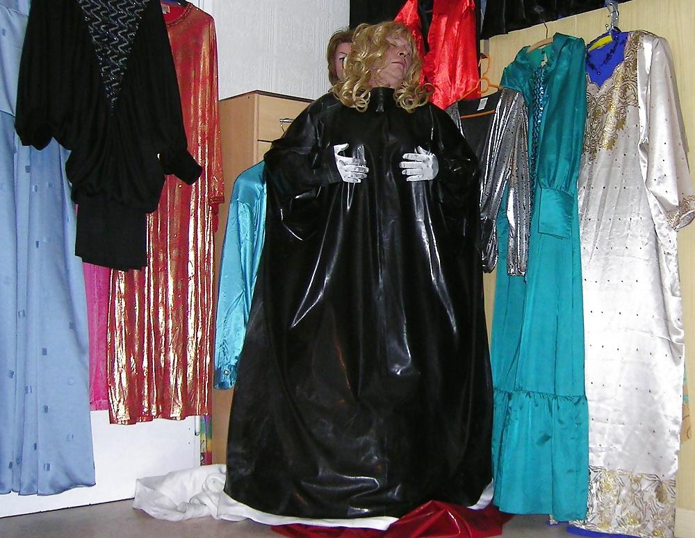 25P Sexy Franzi in Gummi und Satin