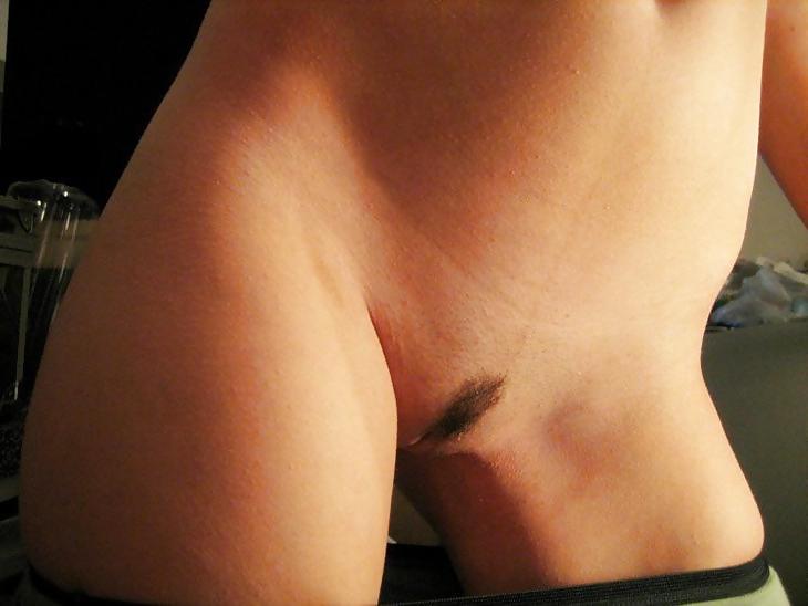 11P Girl opening her pussy all wet