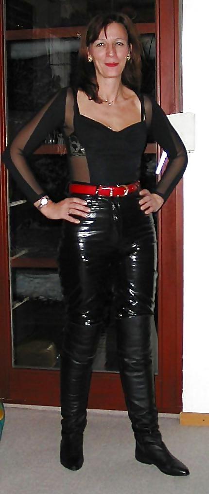 12P Ladys and teen in leather pvc latex
