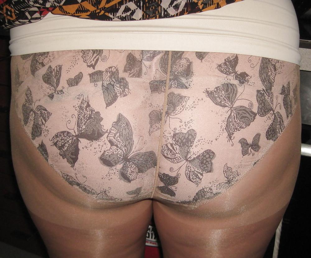 25P My wife in knickers and tights