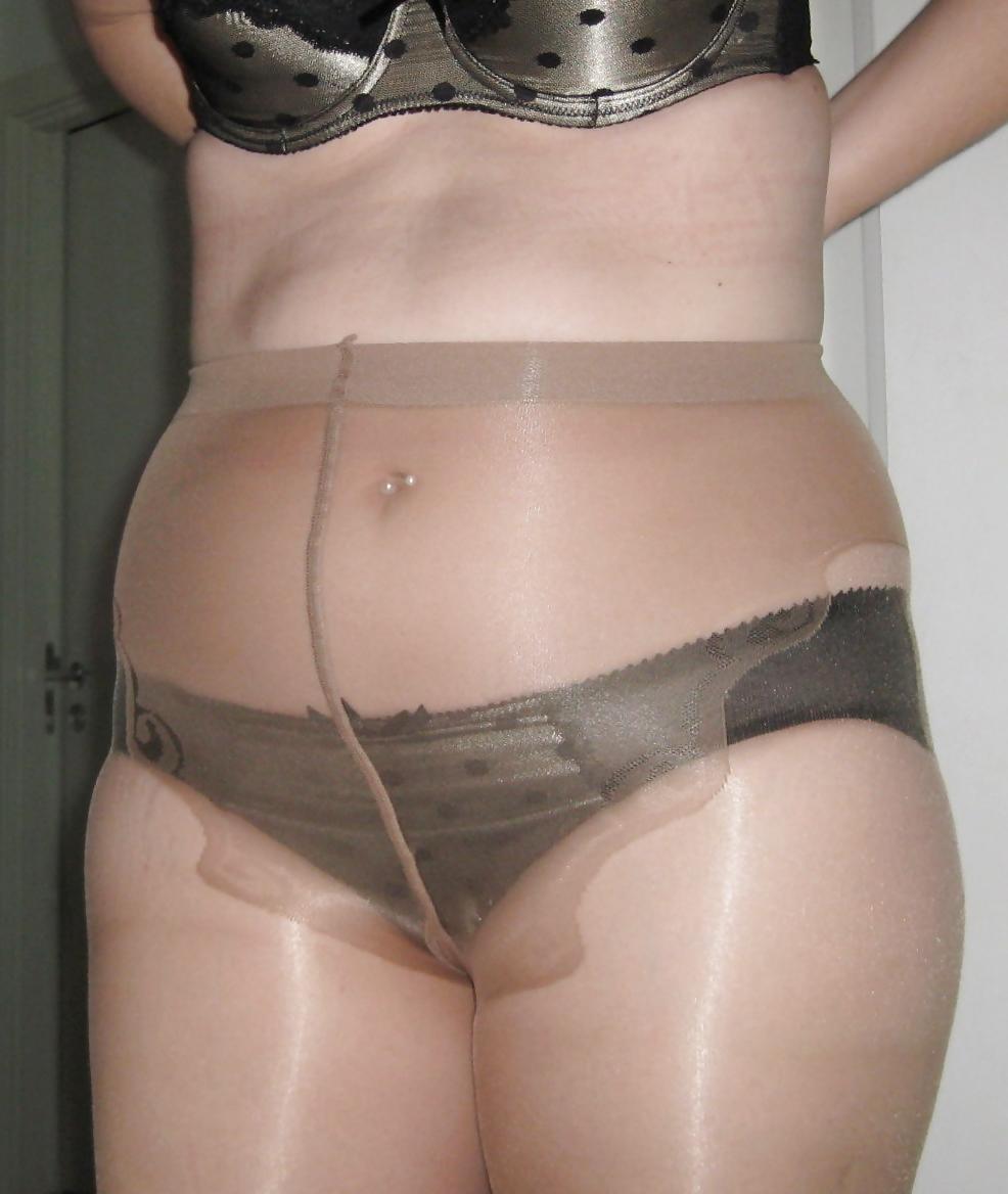 25P My wife in knickers and tights