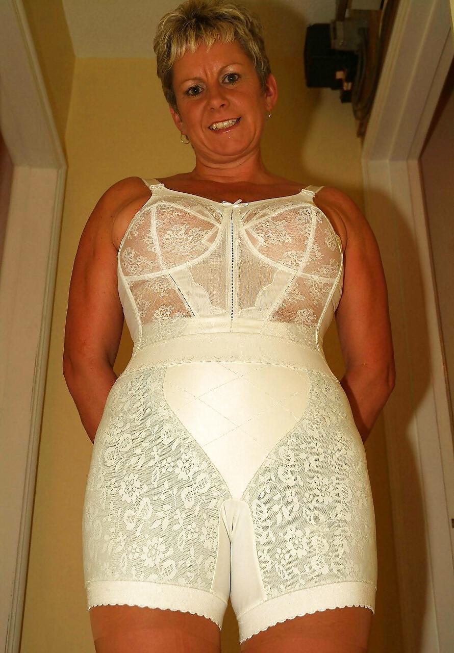 25P Girdles, bras, corselets and nylons