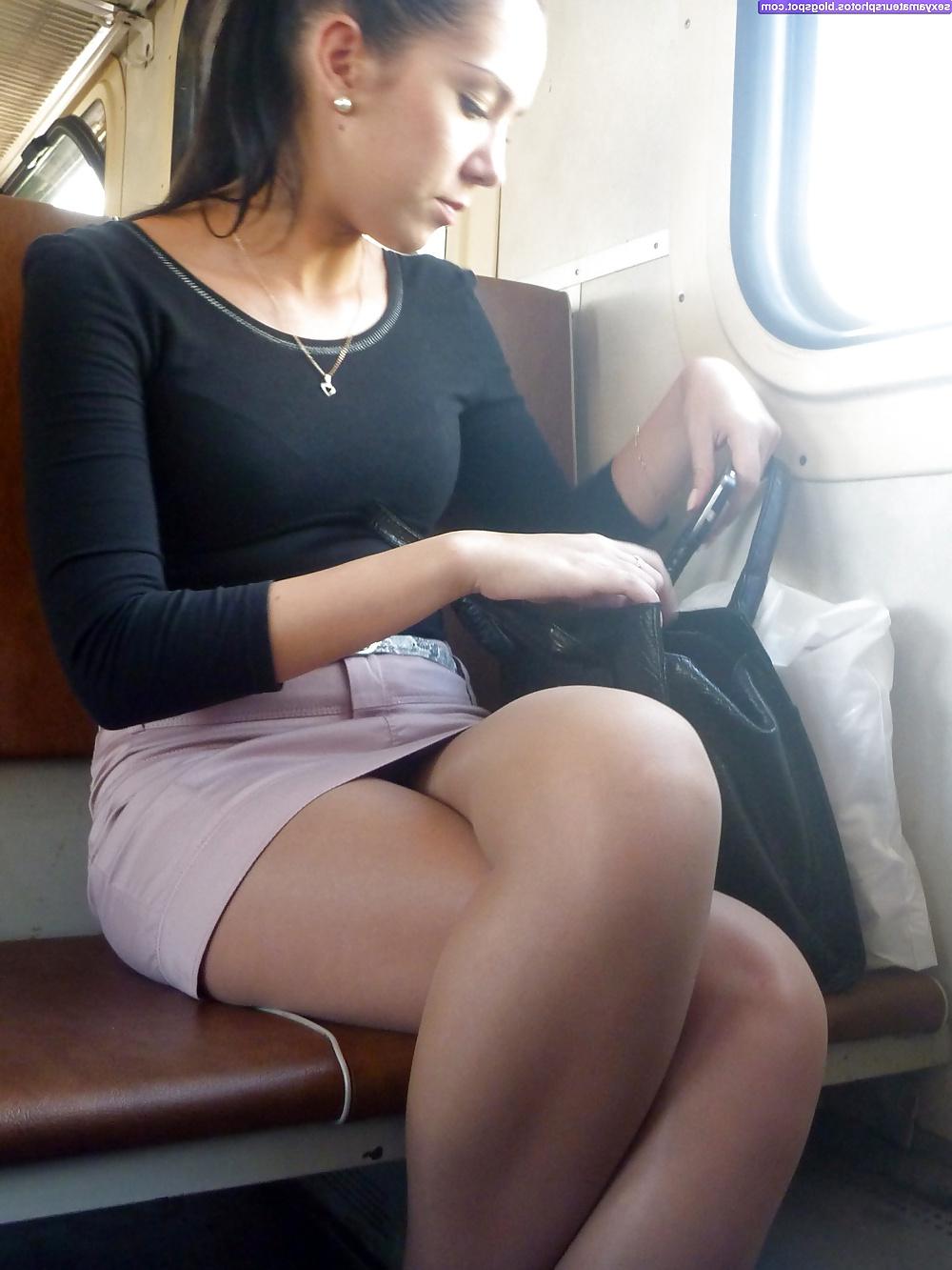 18P Sexy girls on bus