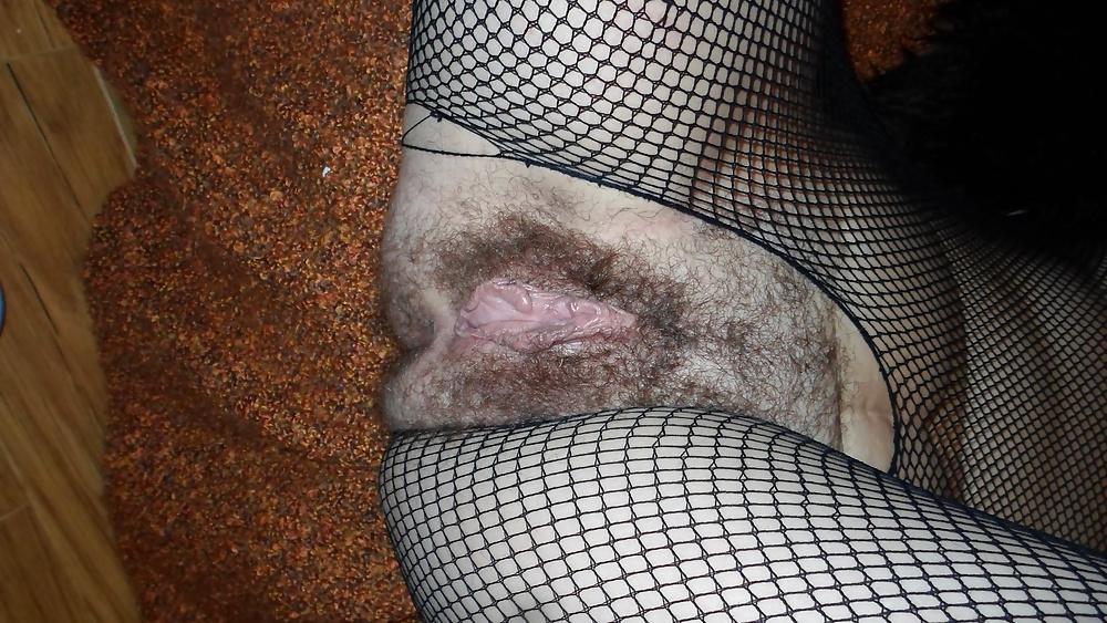 9P Hairy mature slut :-) 