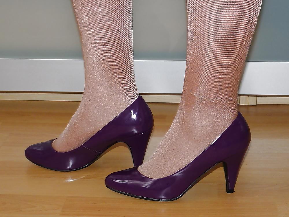 25P All kind of nylons, legs & heels