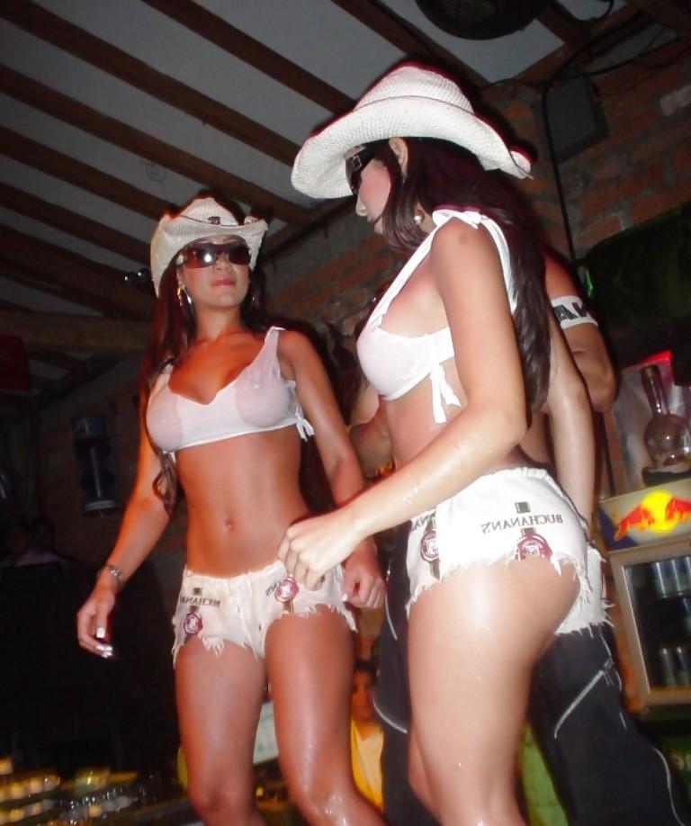 25P Wet t shirt babes
