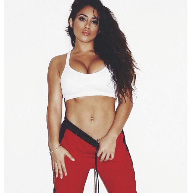 25P Hot Latina Women