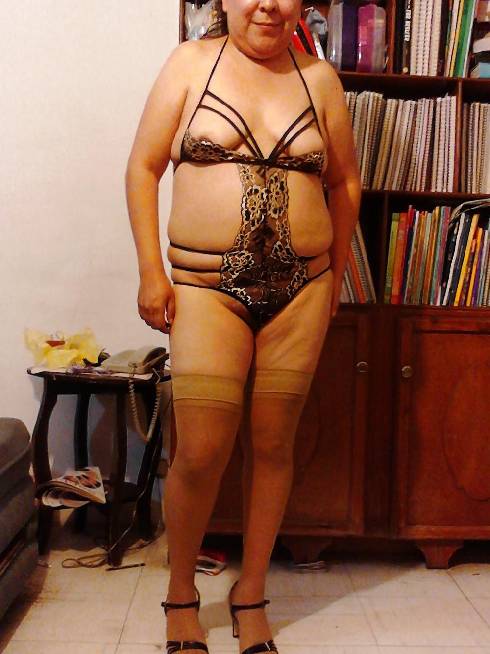 25P Madura latina (Mature latina)