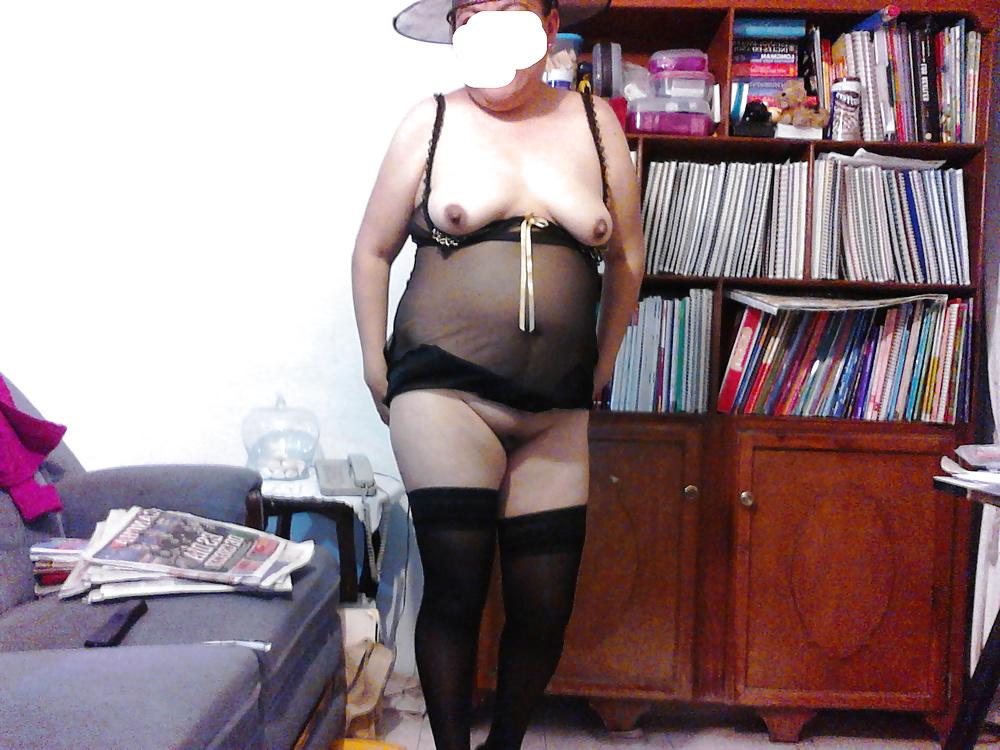 25P Madura latina (Mature latina)