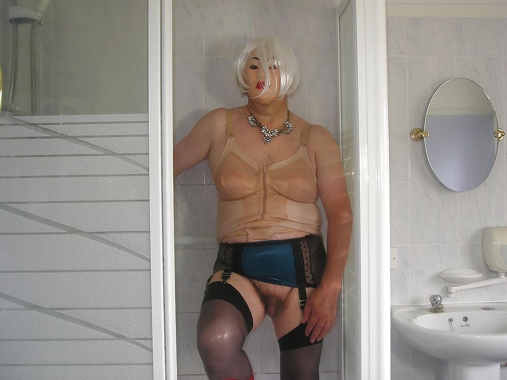 25P Nurse in the shower 