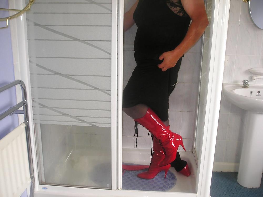 25P Nurse in the shower 