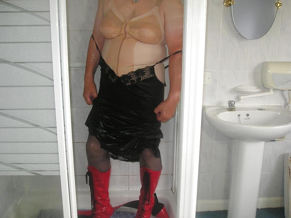 25P Nurse in the shower 