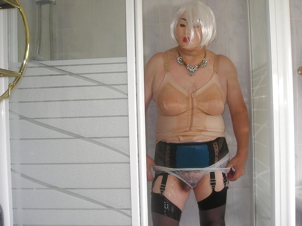 25P Nurse in the shower 