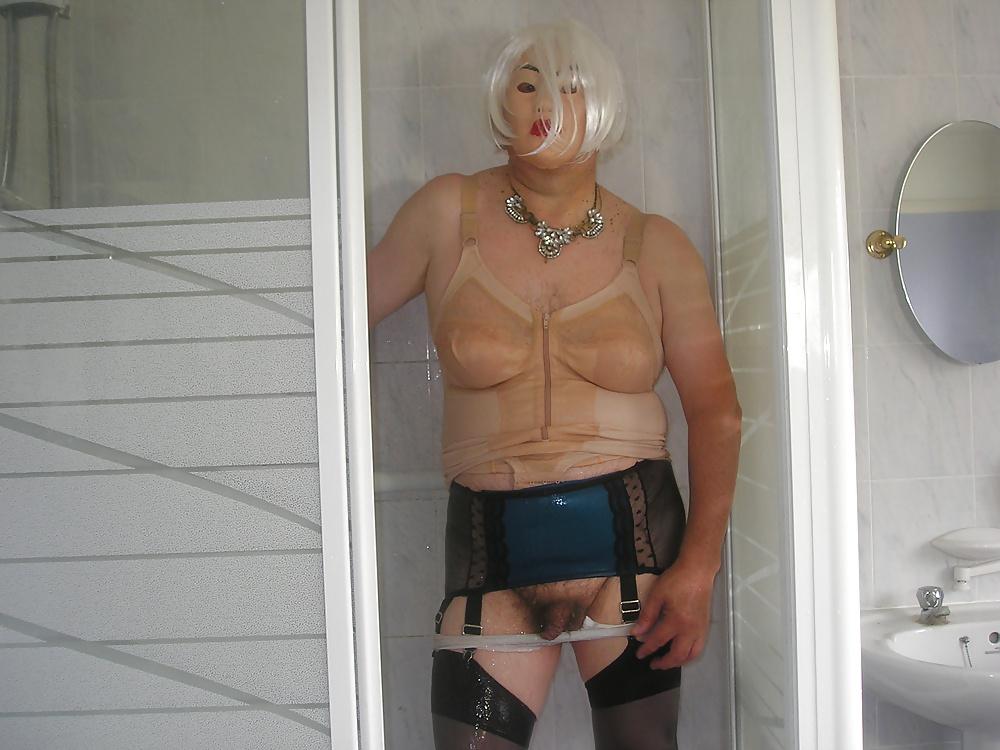 25P Nurse in the shower 