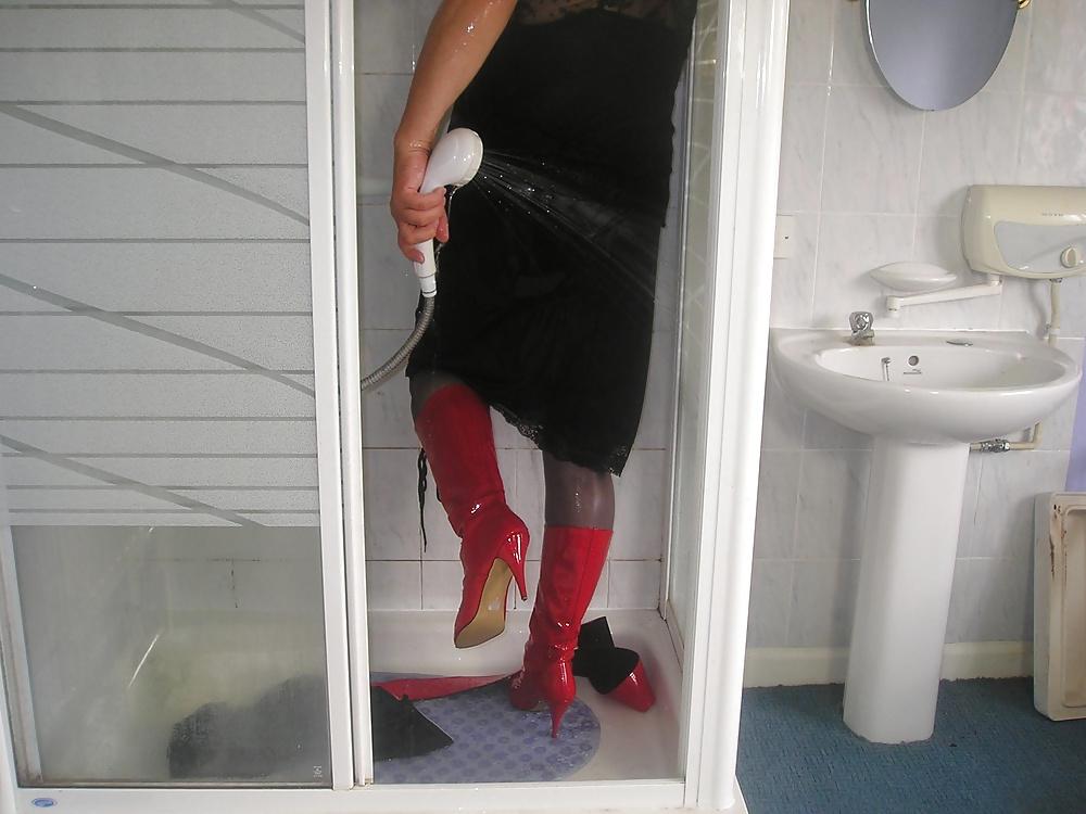 25P Nurse in the shower 