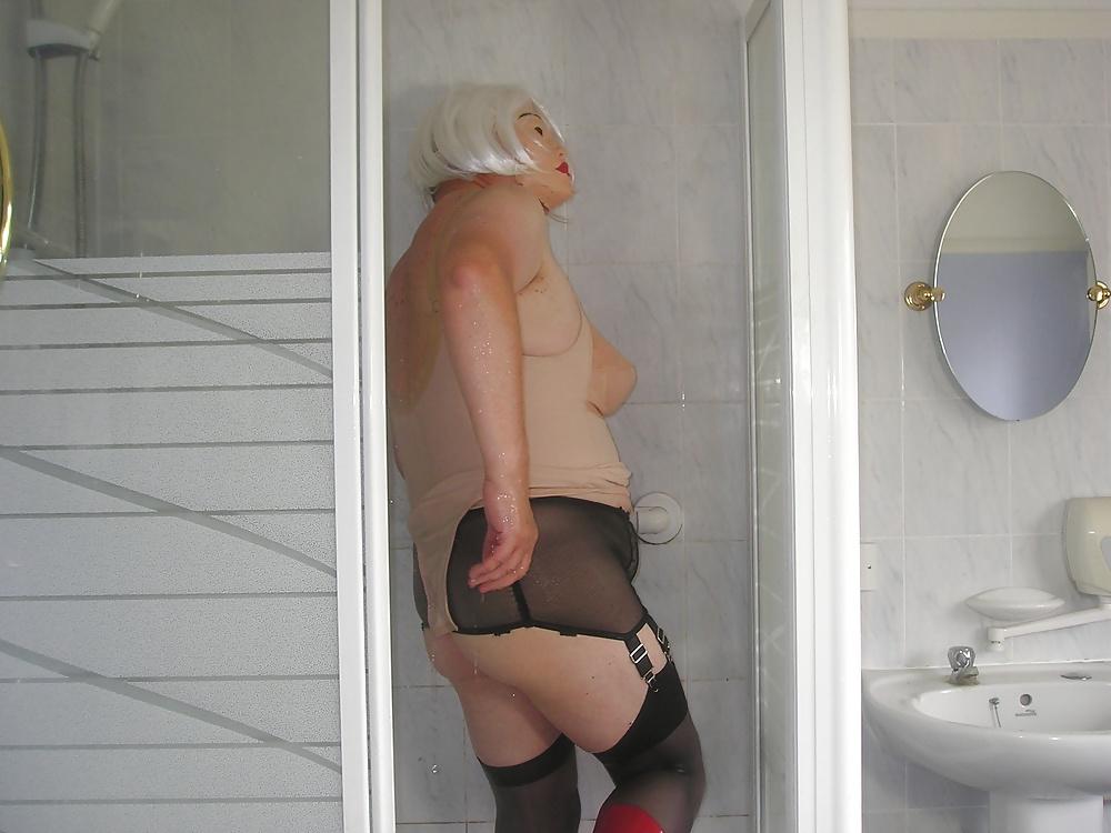 25P Nurse in the shower 