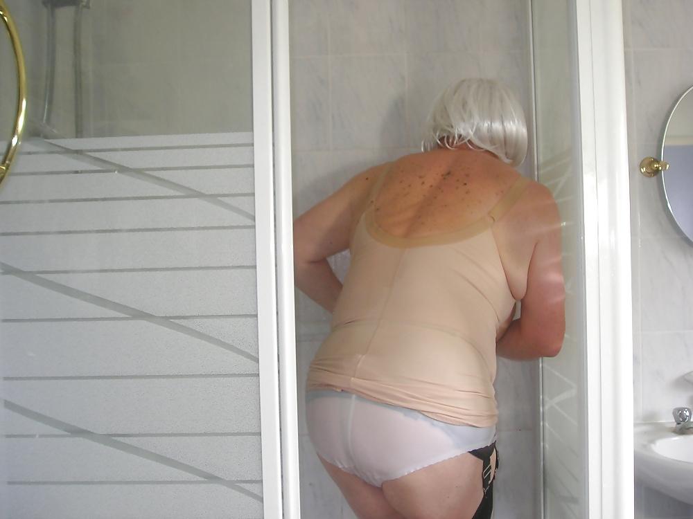 25P Nurse in the shower 