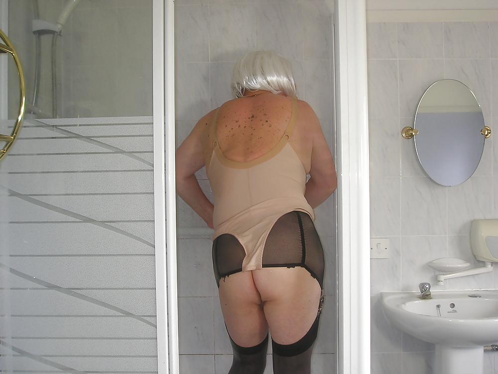 25P Nurse in the shower 