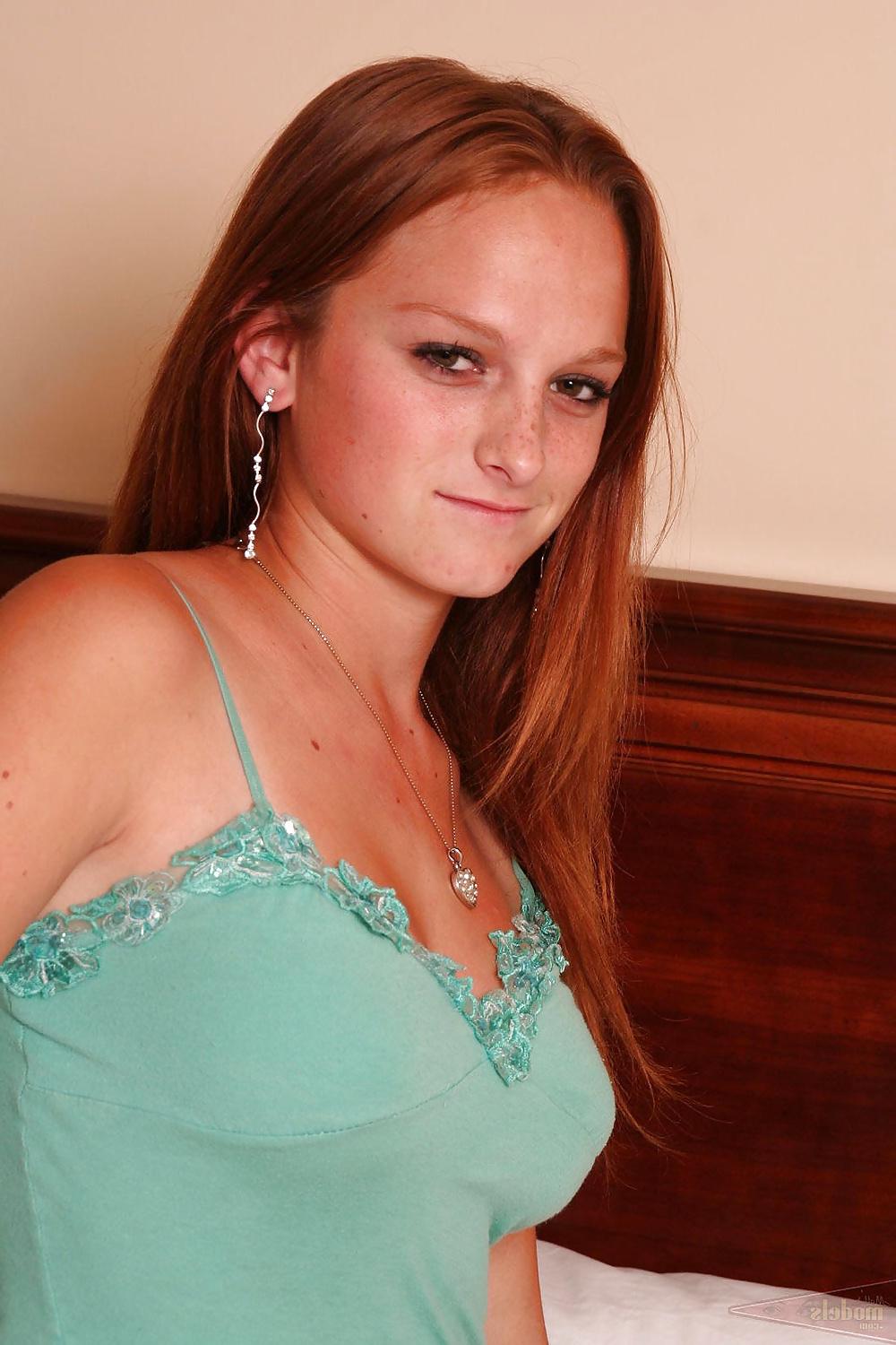 10P First time 18 year old amateur nude Melanie