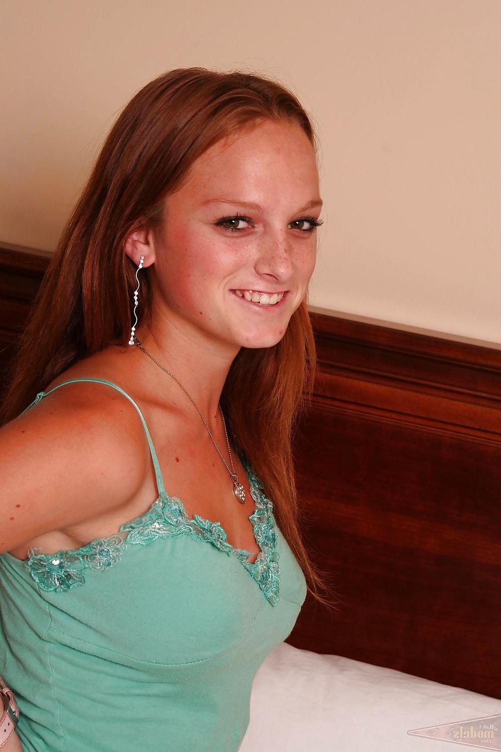 10P First time 18 year old amateur nude Melanie