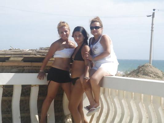 8P Latina cum dumpster 12 - Which one would you fuck?