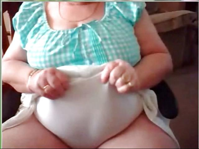 13P Une grosse mamie de 77 ans me montre tout