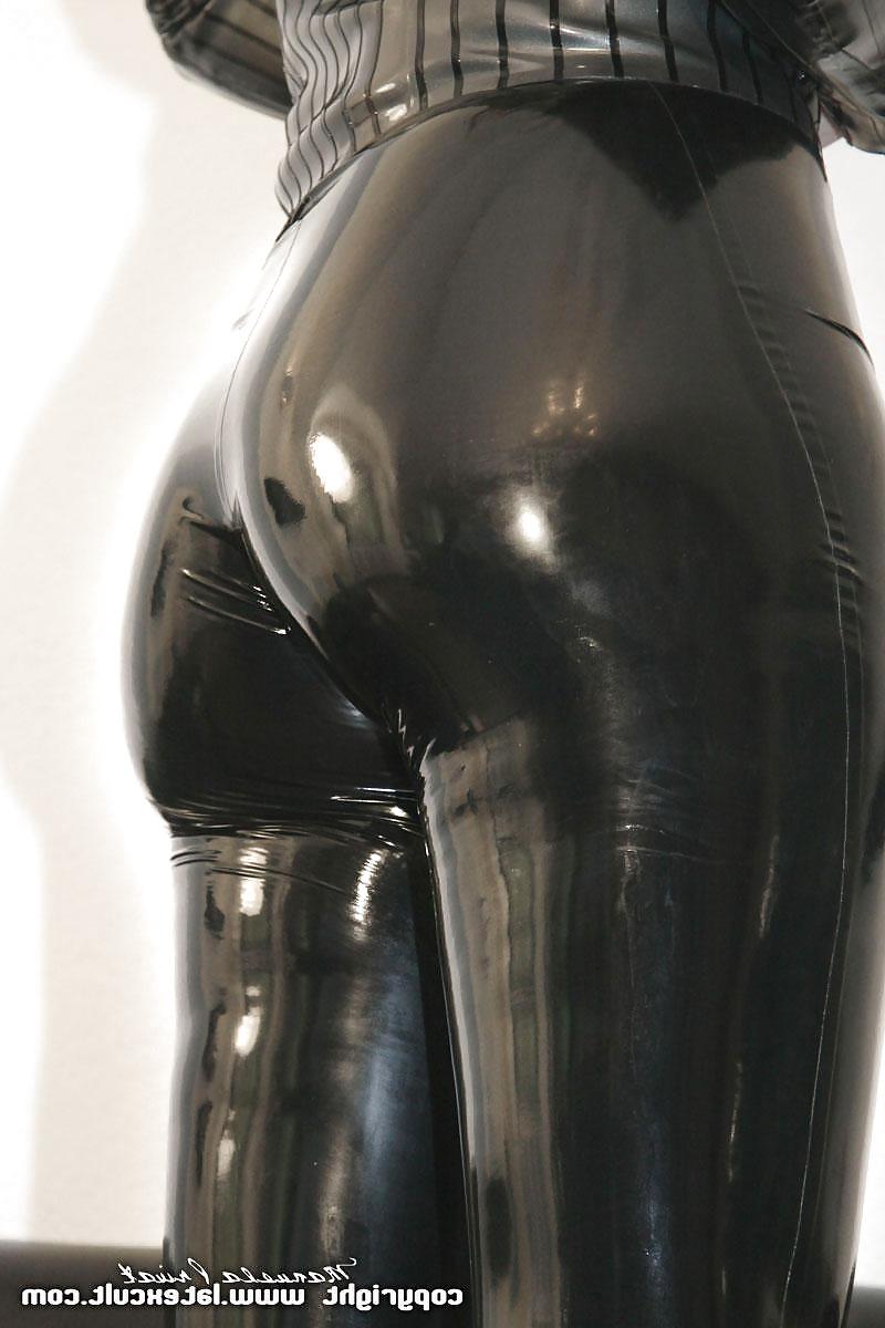 25P Latex Office Slut