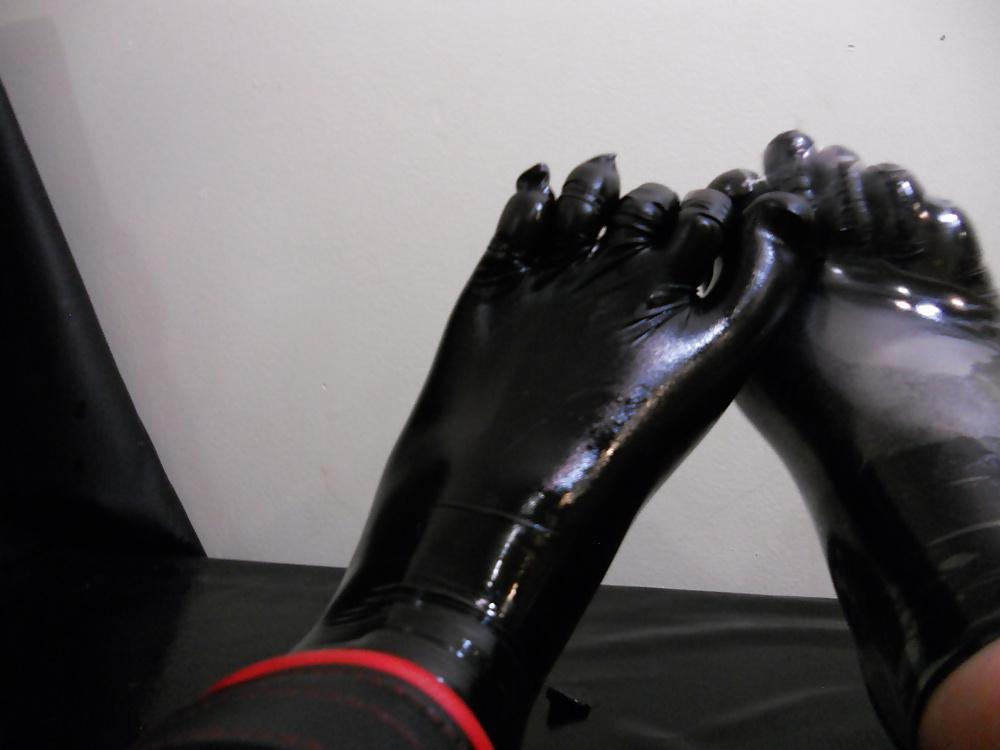 7P Latex feet