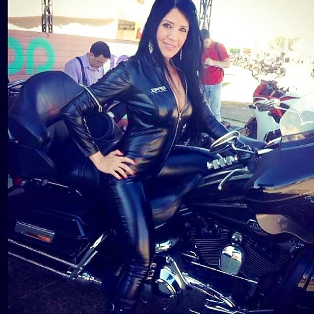 25P Sexy Women In Latex #17