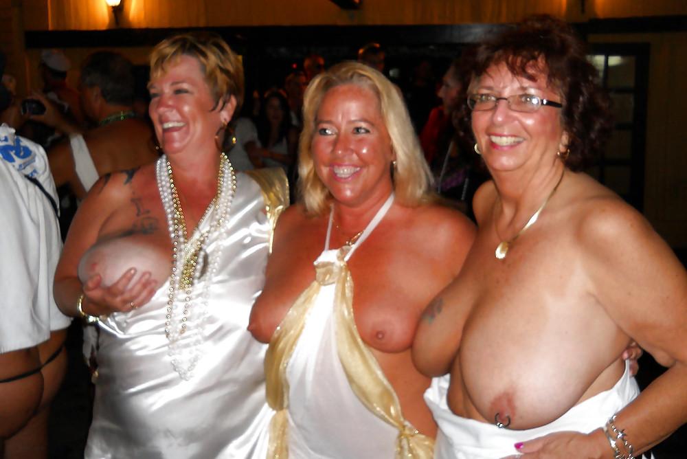 20P Busty women 303 (Saggy tits special)