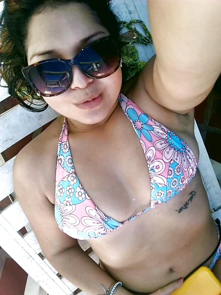 25P NENAS LATINAS EN LA PLAYA