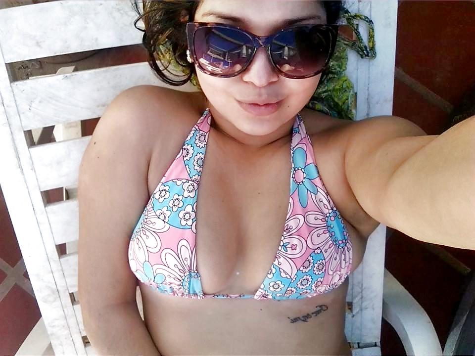 25P NENAS LATINAS EN LA PLAYA