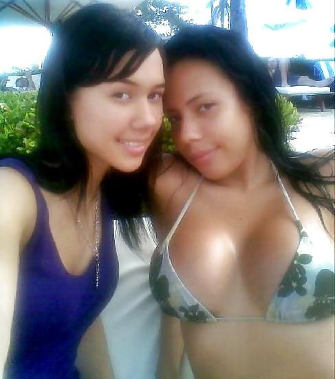 25P NENAS LATINAS EN LA PLAYA