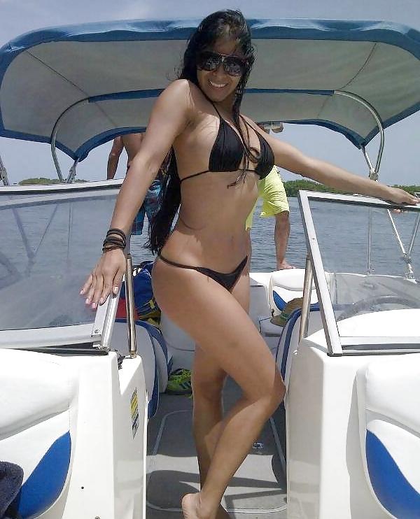 25P NENAS LATINAS EN LA PLAYA