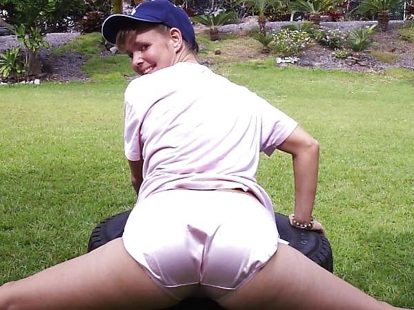 25P Rare Nylon Panty Pics