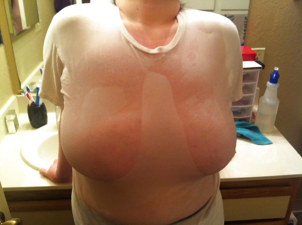 8P Huge boobs in a wet T-Shirt