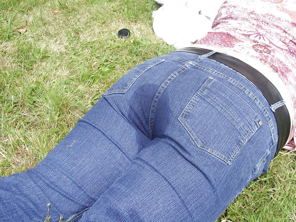 16P My wife in jeans