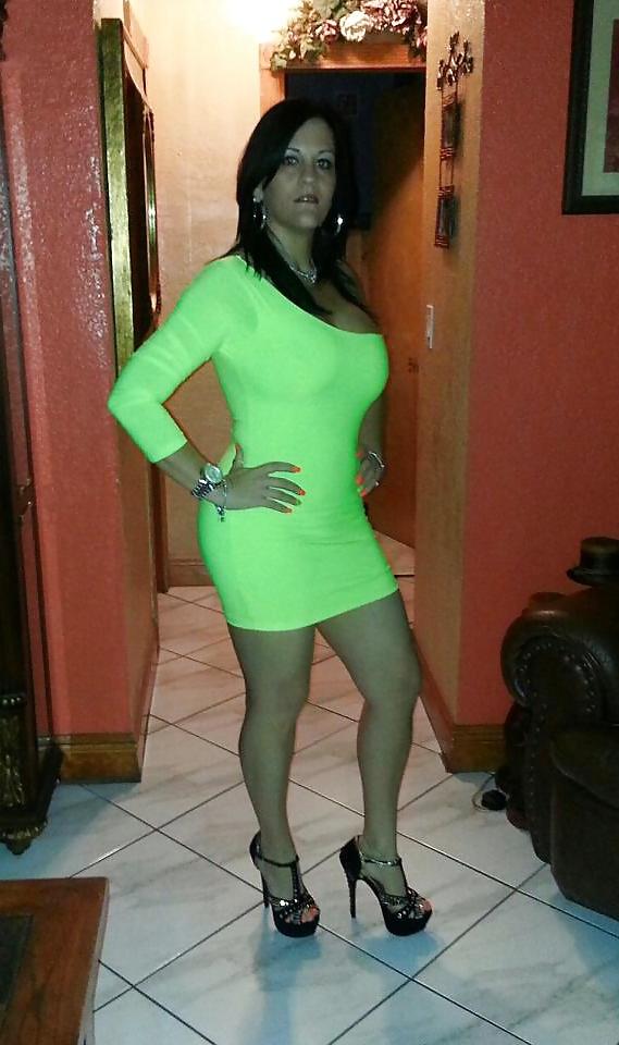 8P Sexy big tit latina