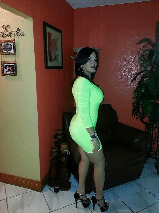 8P Sexy big tit latina