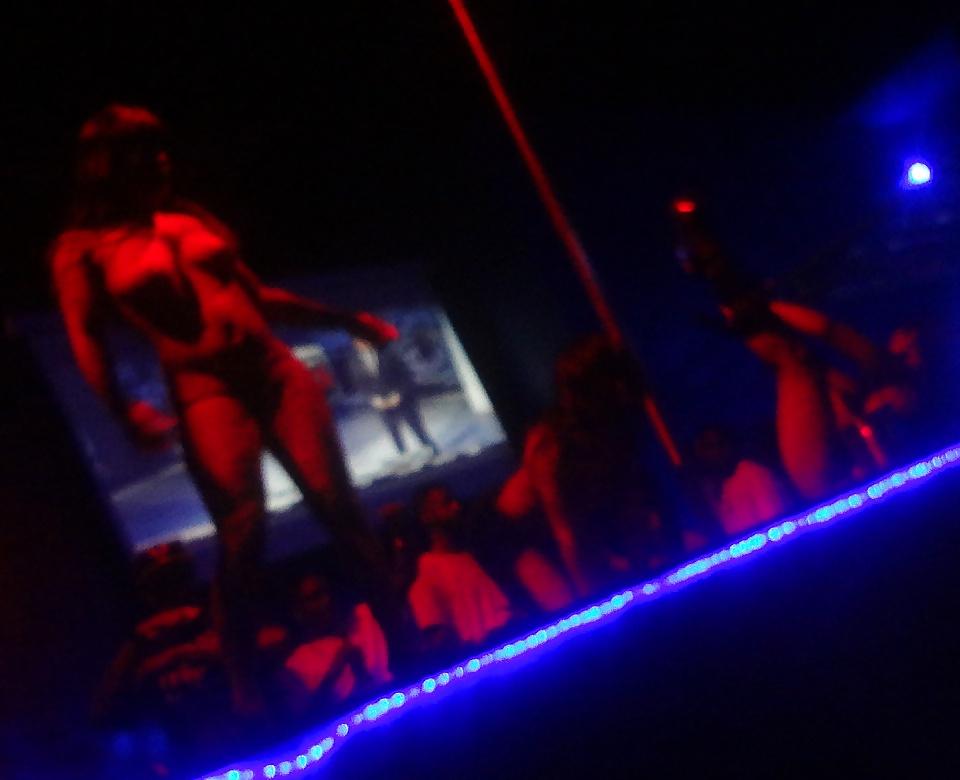 19P More Club Night Candids 
